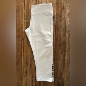 Savage white crop legging. Lightly worn. M